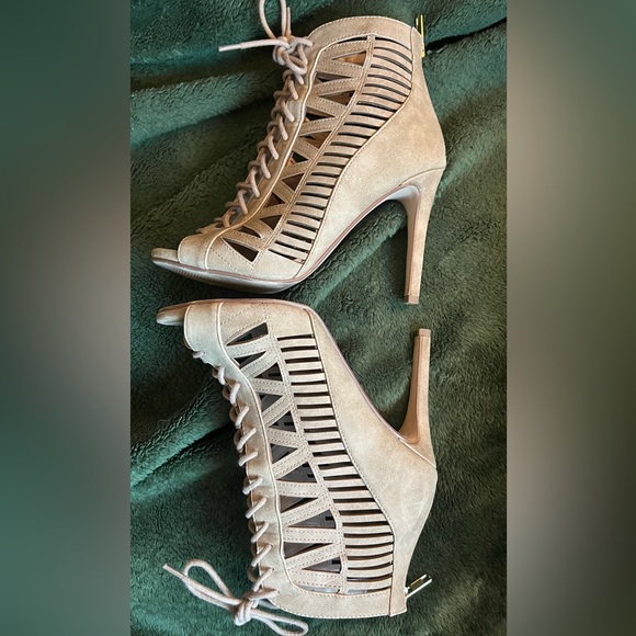 Paprika Tinley Caged Lace Up Stiletto Open Toe Boot, Distressed Taupe. Size. 7.5 - Picture 3 of 10